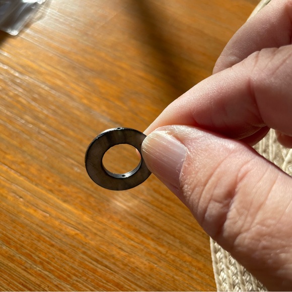 16 Stunning Round Black 20mm Donut Shell Beads for Jewelry Craft Making - Picture 5 of 6